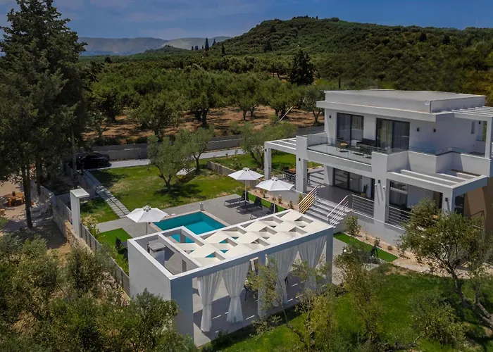 Johnny\'S White Luxury Villa