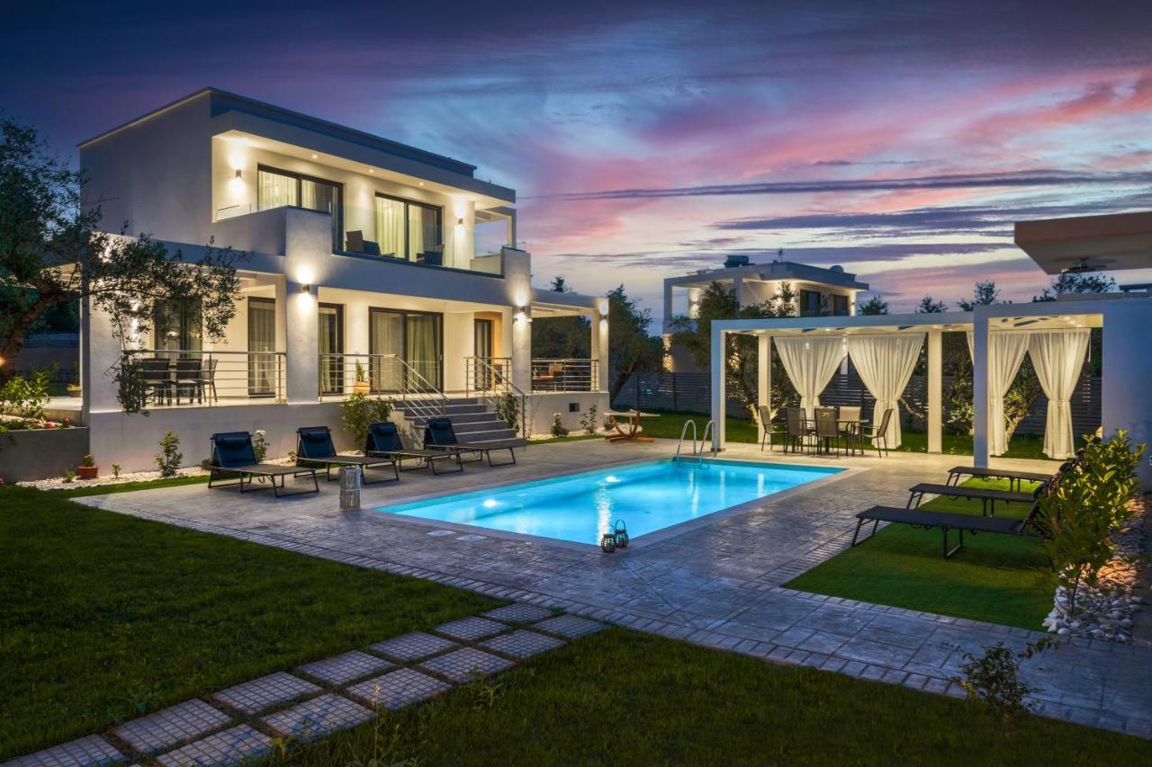 Johnny's White Luxury * Planos