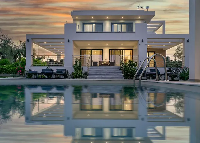 Johnny\'S White Luxury Villa