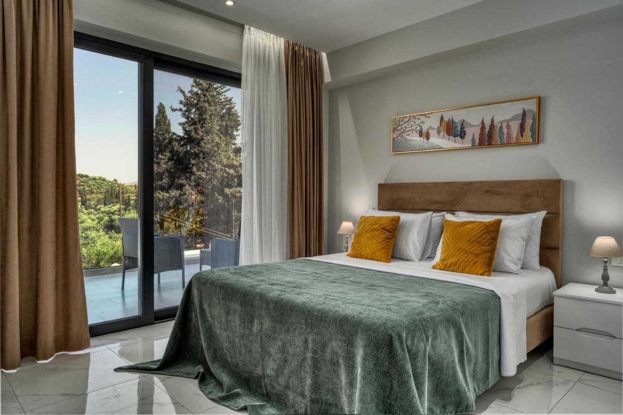 Villa Johnny's White Luxury