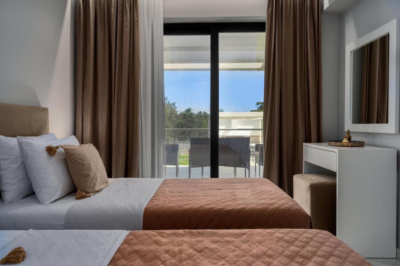 Villa Johnny's White Luxury Planos