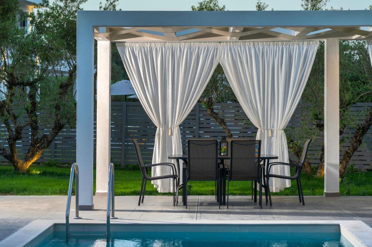 Johnny's White Luxury Villa *