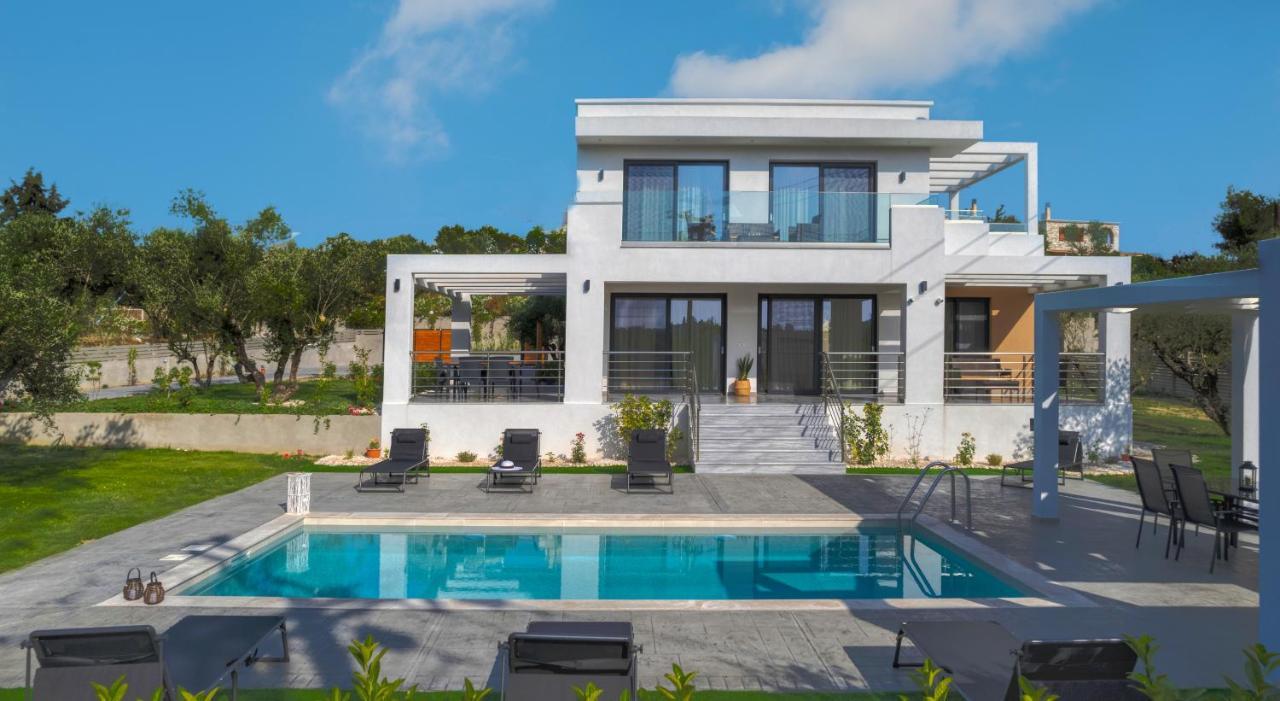 Johnny's White Luxury * Planos