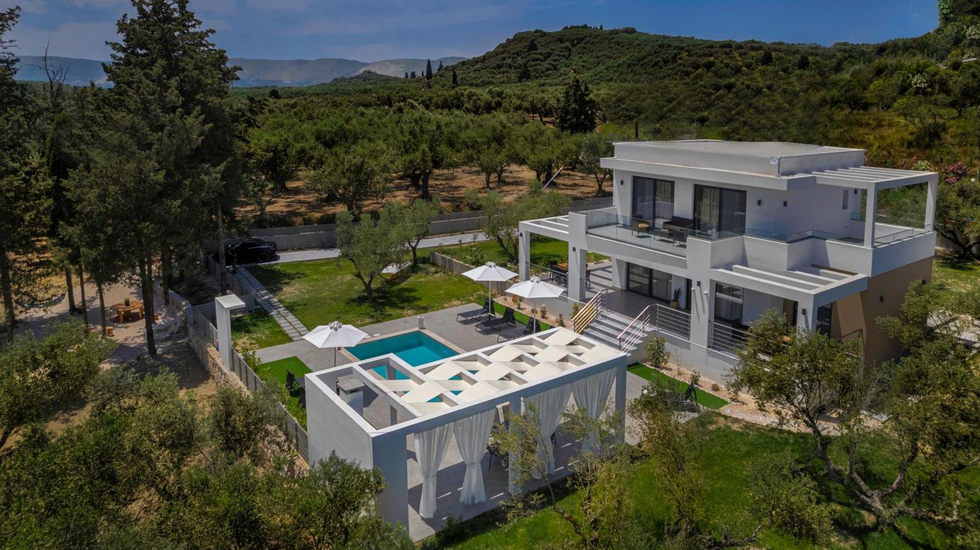 Johnny's White Luxury * Planos